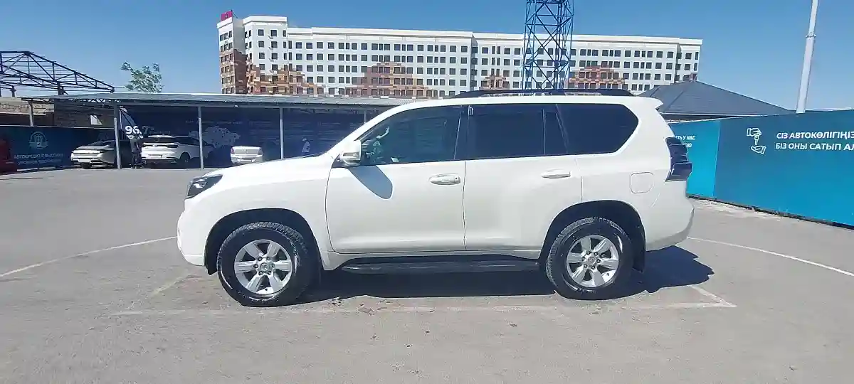Toyota Land Cruiser Prado 2017 года за 18 490 000 тг. в Шымкент