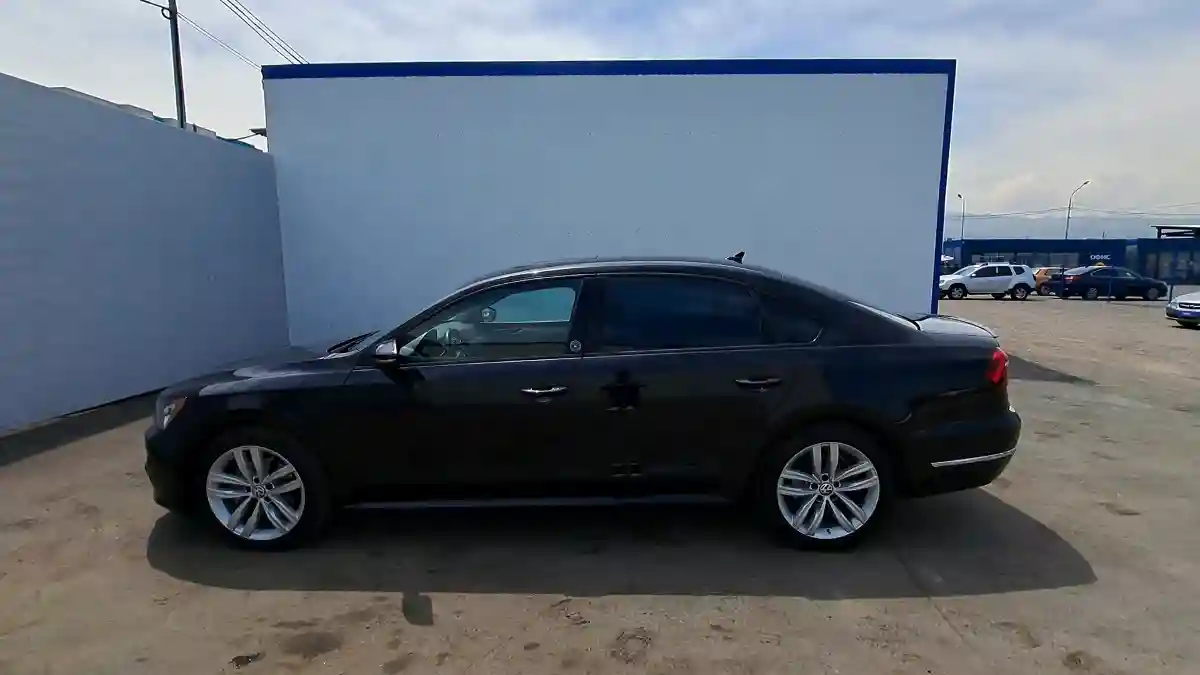 Volkswagen Passat 2018 года за 7 990 000 тг. в Алматы