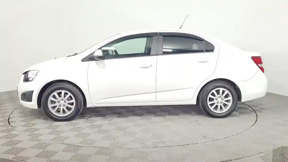 Chevrolet Aveo 2017 года за 5 807 000 тг. в Караганда