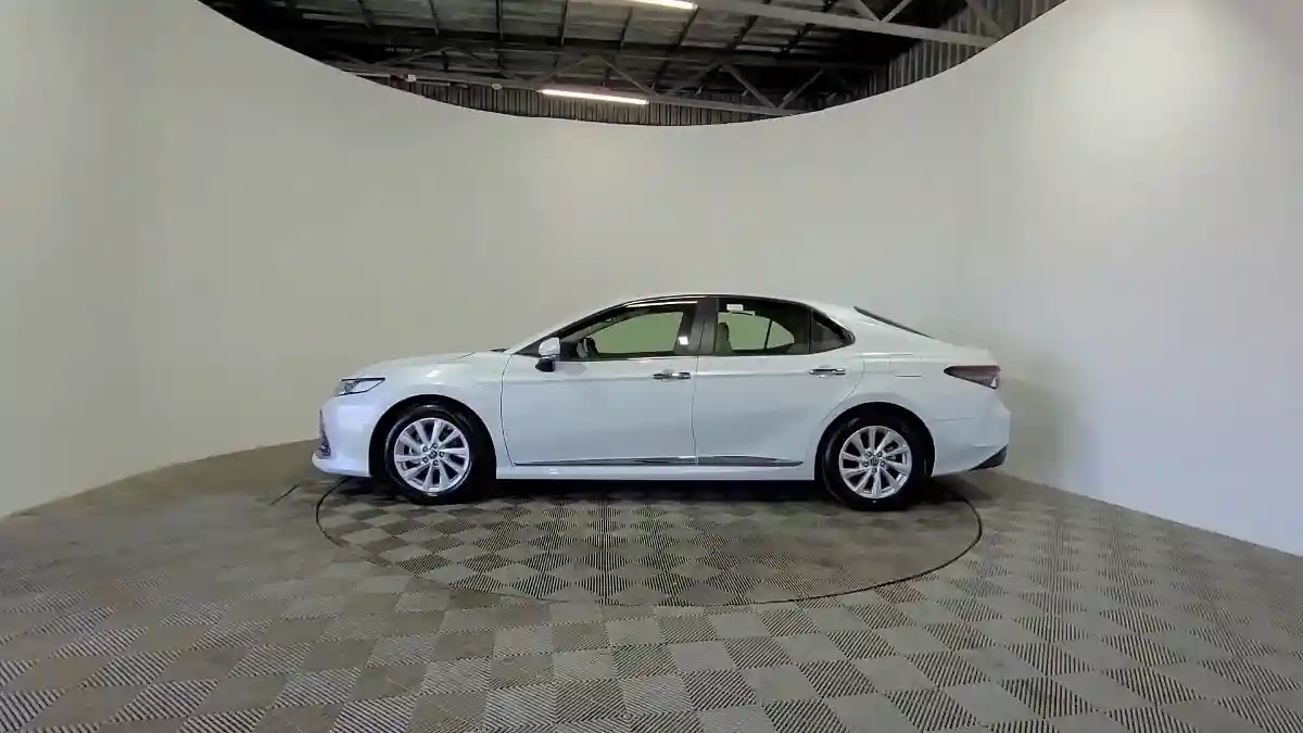 Toyota Camry 2022 года за 17 369 000 тг. в Алматы