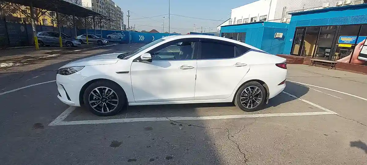 JAC J7 2023 года за 9 140 000 тг. в Алматы