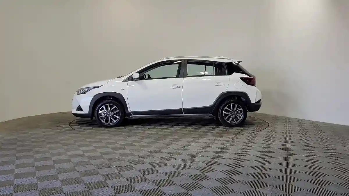 Toyota Yaris 2023 года за 11 703 000 тг. в Алматы