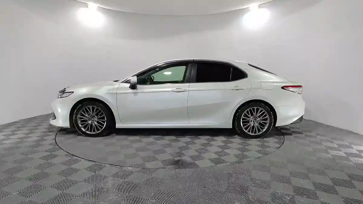 Toyota Camry 2019 года за 12 100 000 тг. в Алматы