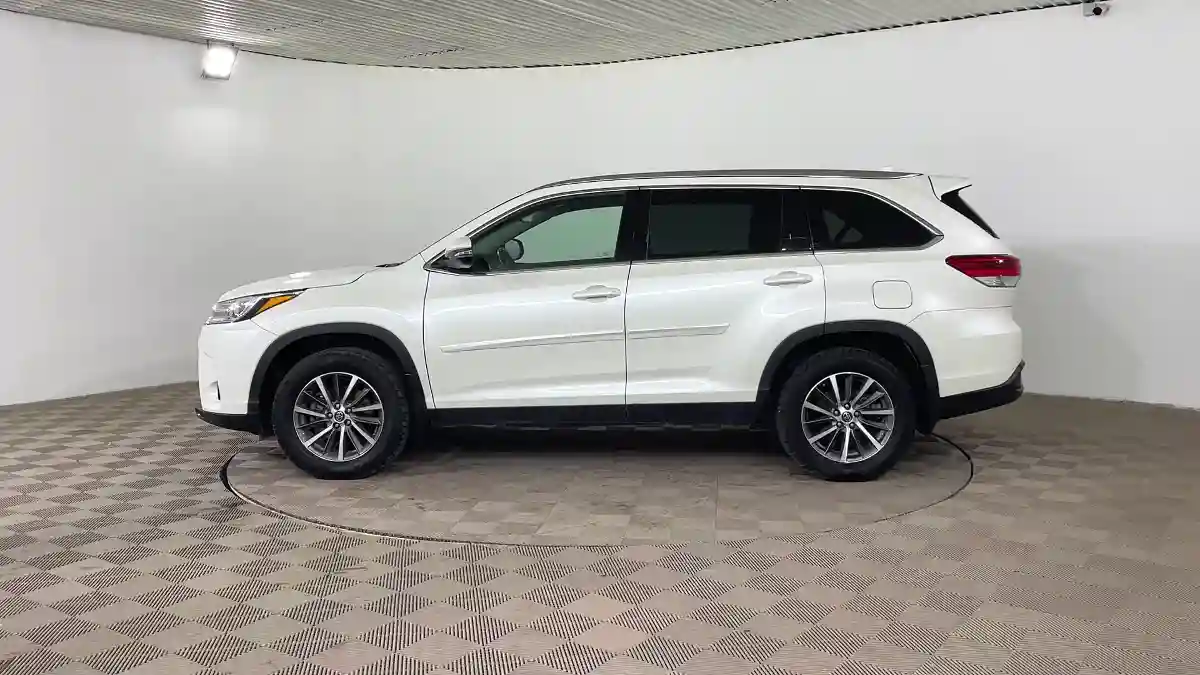 Toyota Highlander 2019 года за 23 579 000 тг. в Шымкент