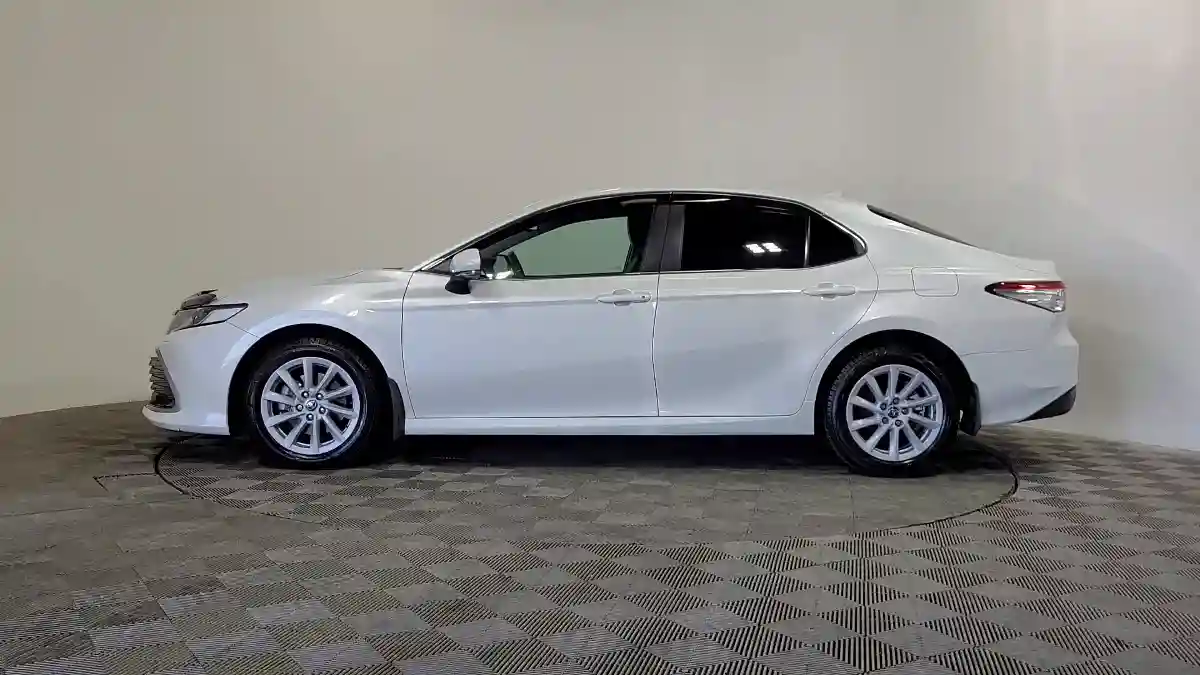 Toyota Camry 2021 года за 14 200 000 тг. в Алматы