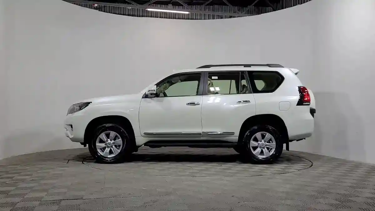Toyota Land Cruiser Prado 2022 года за 27 790 000 тг. в Алматы