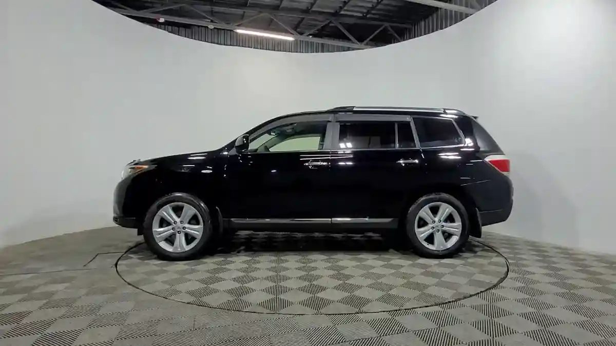 Toyota Highlander 2013 года за 11 590 000 тг. в Алматы