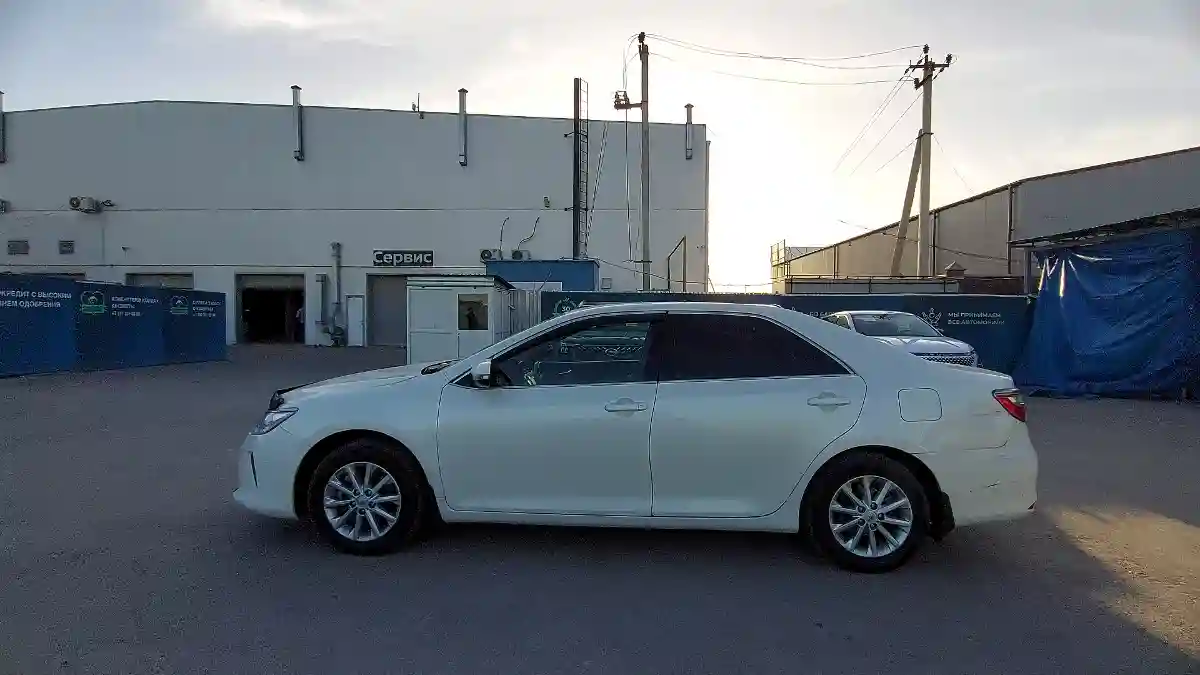 Toyota Camry 2016 года за 9 400 000 тг. в Шымкент