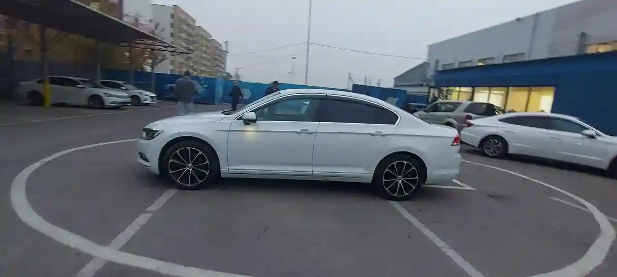 Volkswagen Passat 2017 года за 8 990 000 тг. в Алматы
