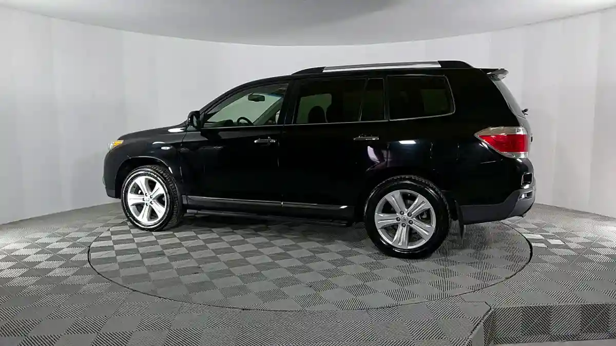 Toyota Highlander 2013 года за 12 200 000 тг. в Актау