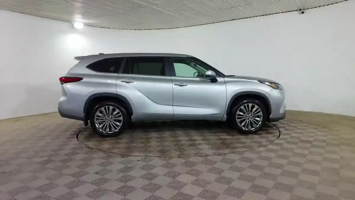Toyota Highlander 2022 года за 24 737 000 тг. в Шымкент