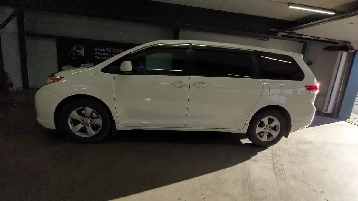 Toyota Sienna 2012 года за 11 590 000 тг. в Астана