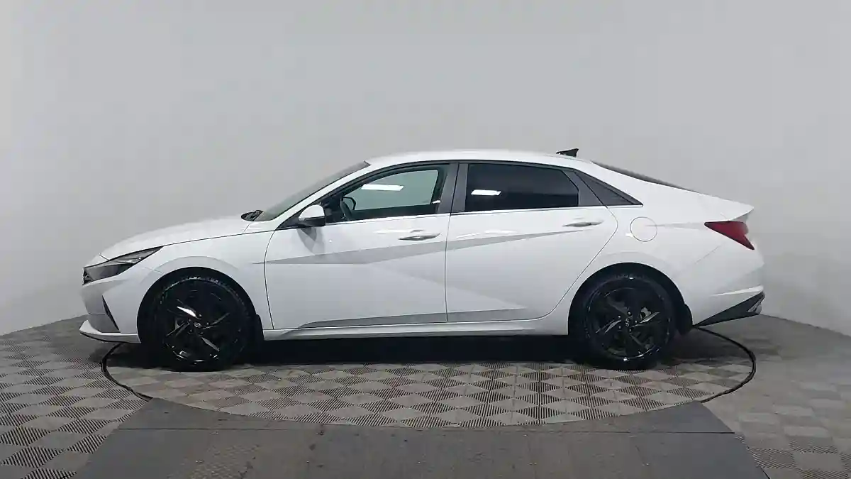 Hyundai Elantra 2021 года за 8 900 000 тг. в Астана