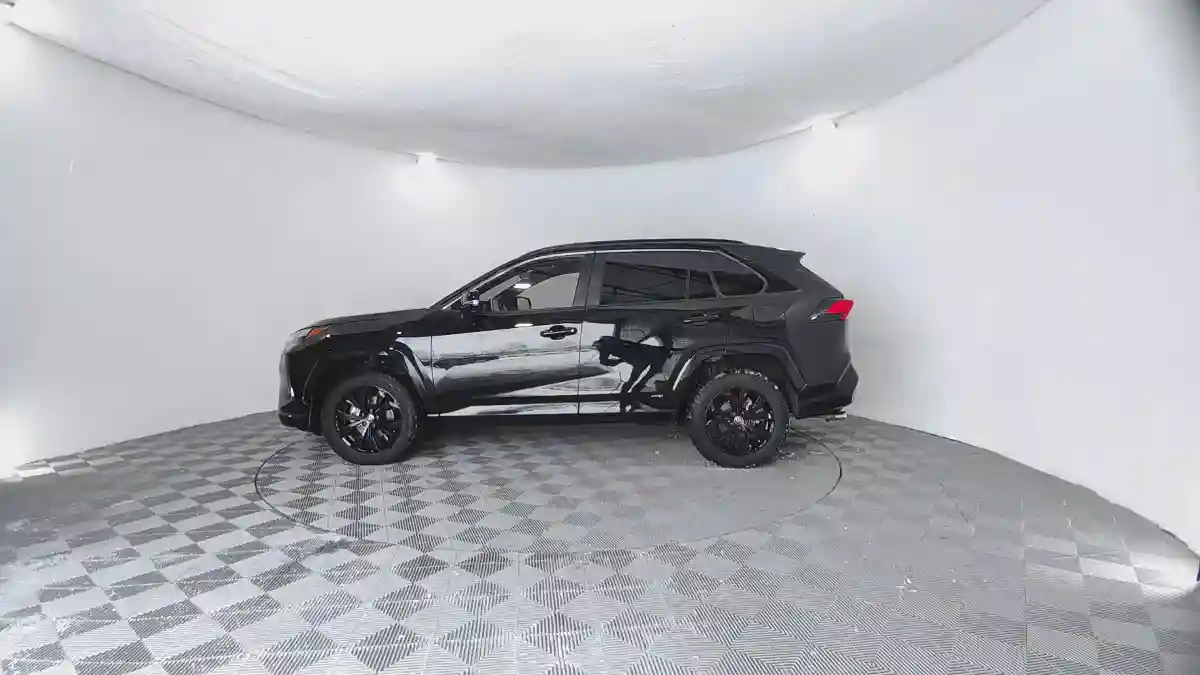 Toyota RAV4 2022 года за 17 390 000 тг. в Павлодар