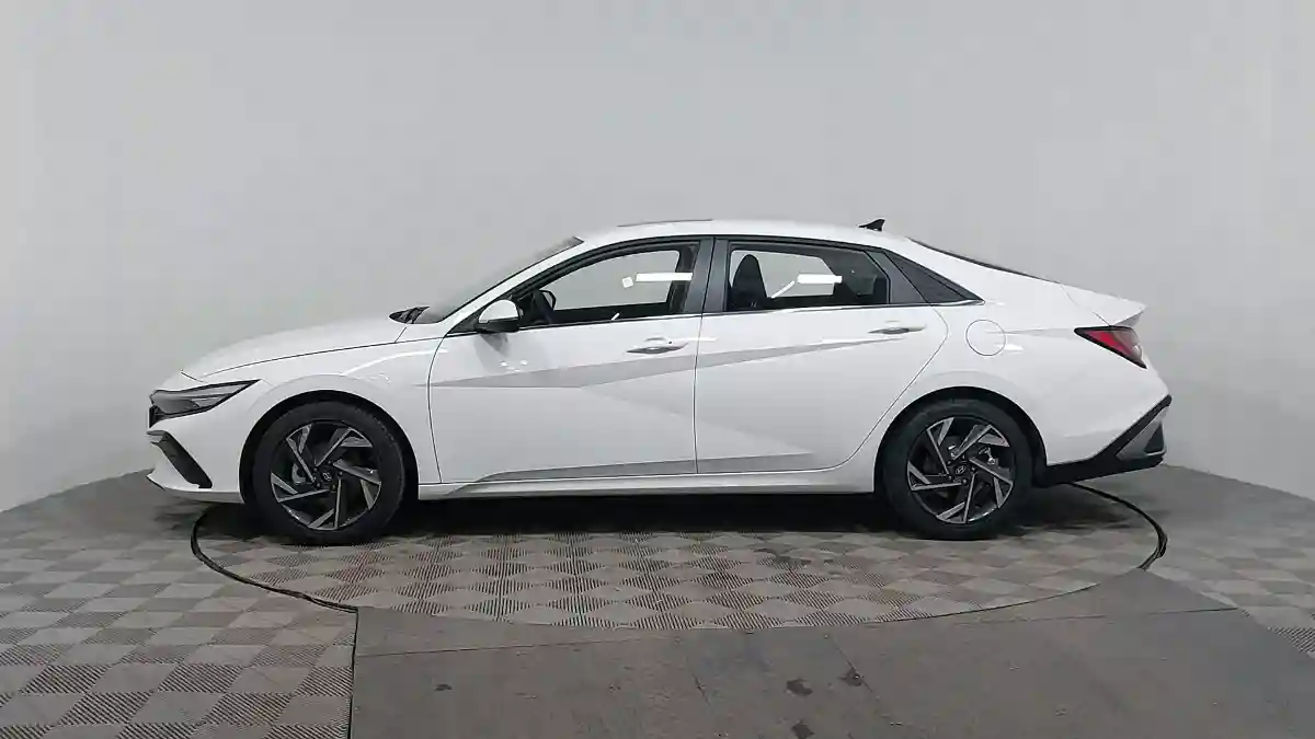 Hyundai Elantra 2024 года за 10 850 000 тг. в Астана