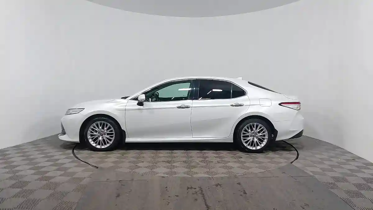 Toyota Camry 2020 года за 14 290 000 тг. в Астана