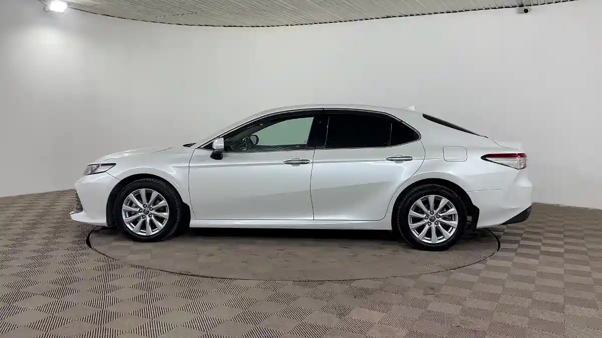 Toyota Camry 2019 года за 13 690 000 тг. в Шымкент