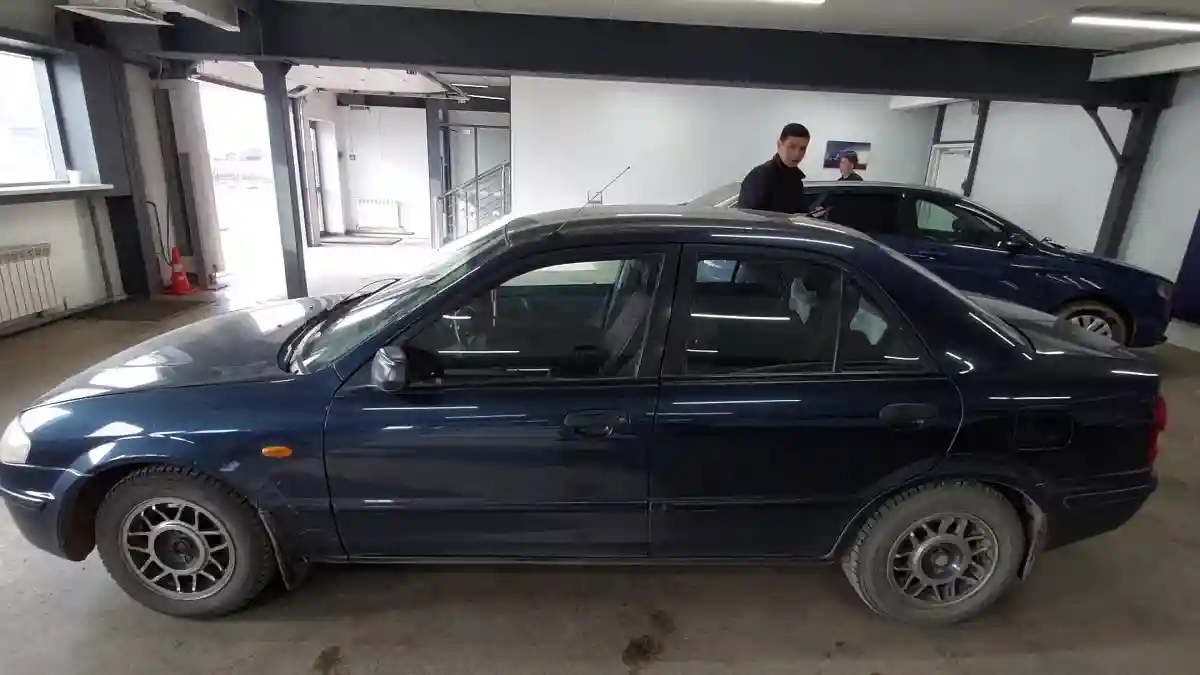 Mazda 323 1998 года за 990 000 тг. в Астана