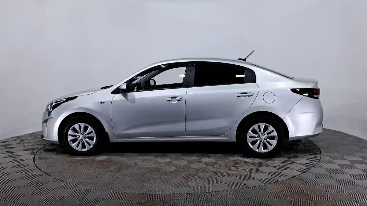 Kia Rio 2021 года за 8 200 000 тг. в Астана