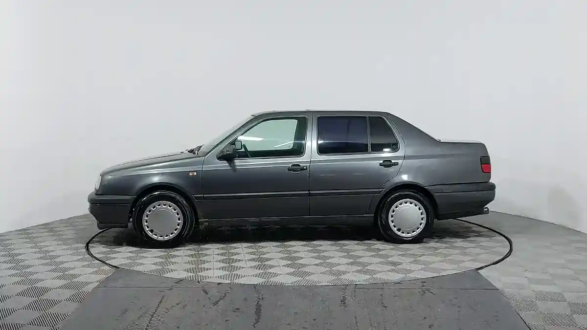 Volkswagen Vento 1993 года за 990 000 тг. в Астана