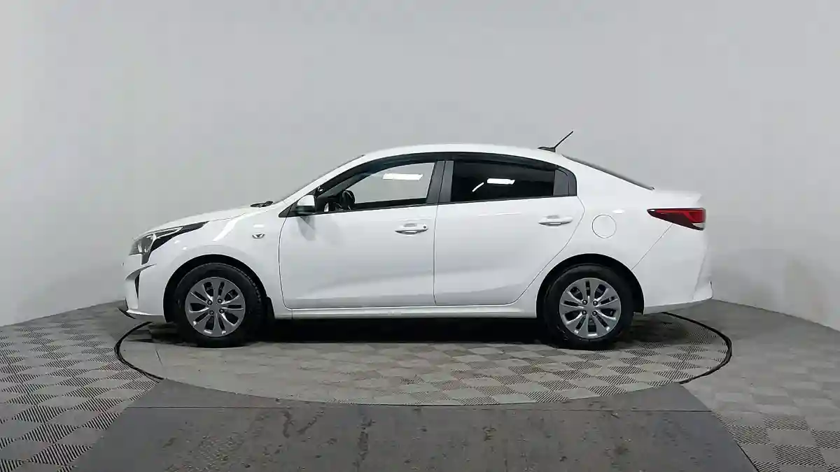 Kia Rio 2021 года за 7 750 000 тг. в Астана