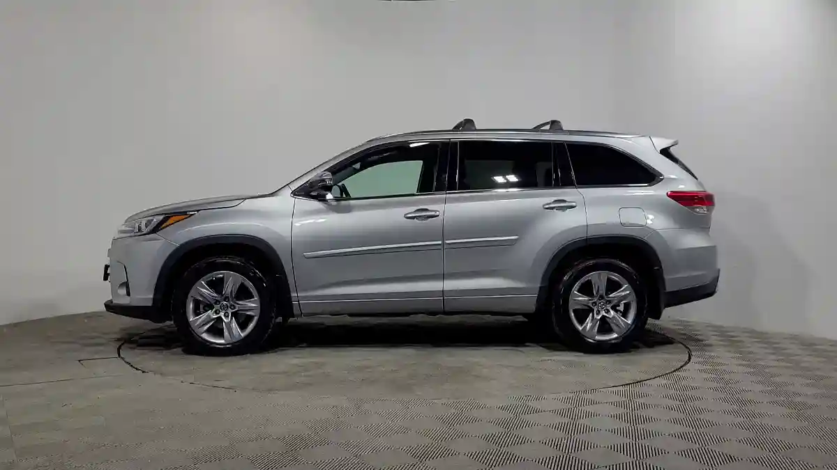 Toyota Highlander 2017 года за 17 950 000 тг. в Алматы