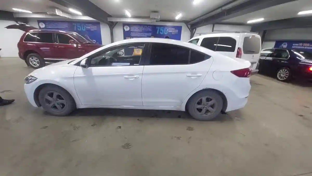 Hyundai Avante 2018 года за 7 090 000 тг. в Астана