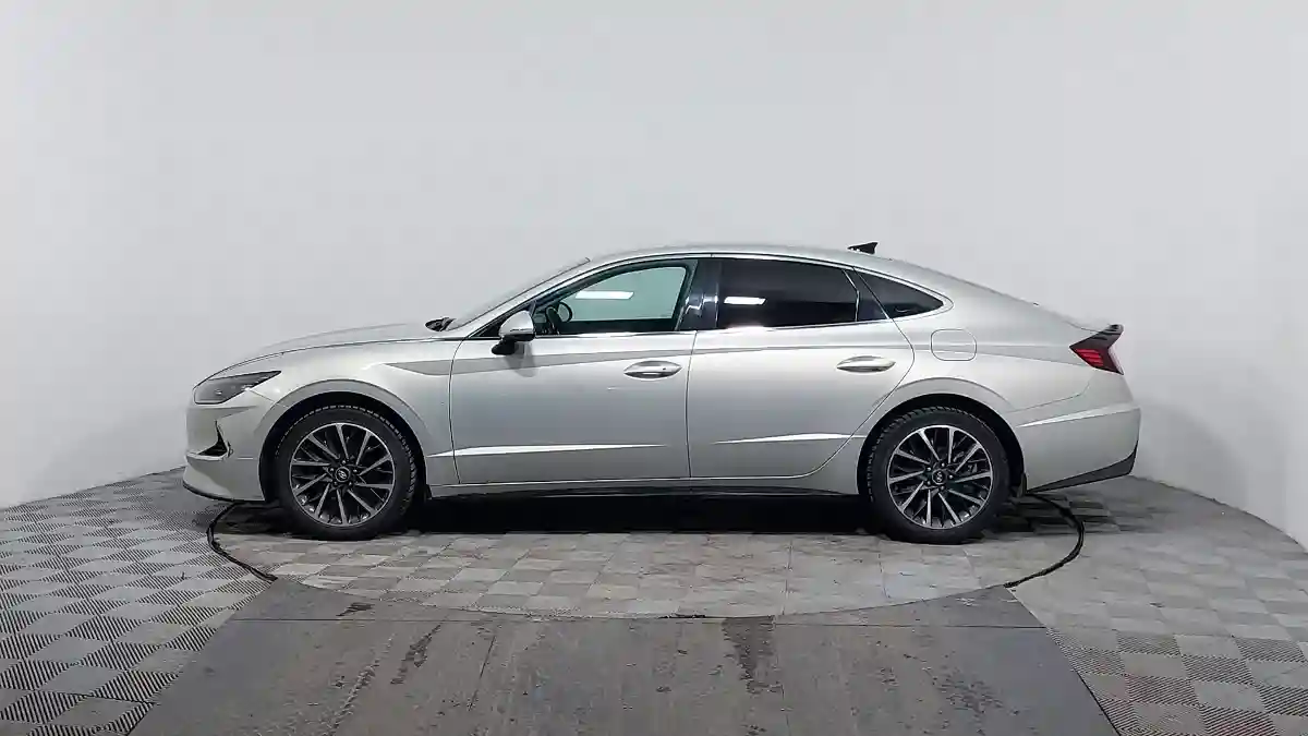 Hyundai Sonata 2020 года за 11 000 000 тг. в Астана