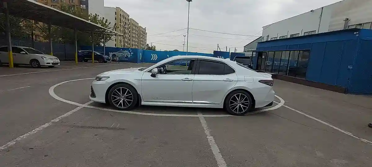 Toyota Camry 2022 года за 15 500 000 тг. в Алматы