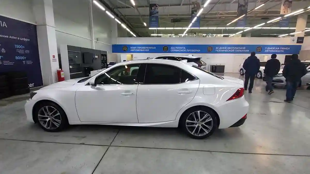 Lexus IS 2016 года за 14 250 000 тг. в Усть-Каменогорск