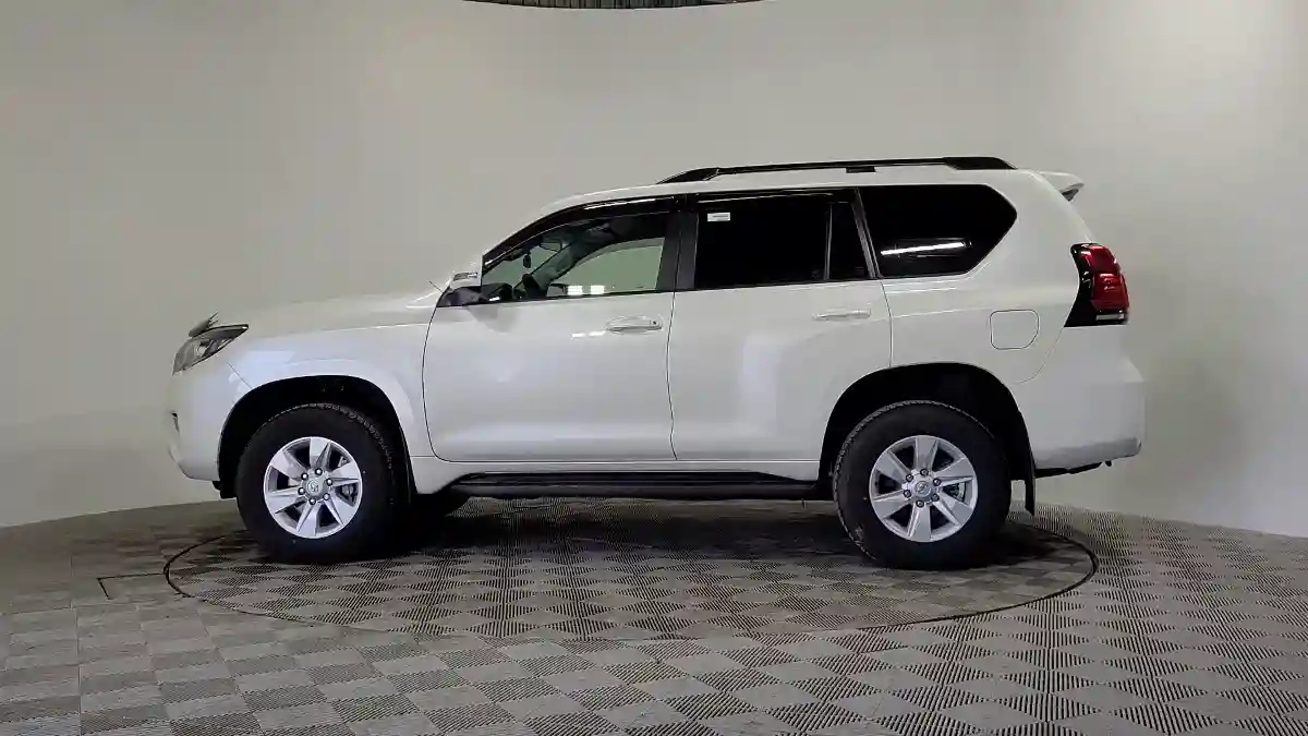 Toyota Land Cruiser Prado 2023 года за 27 900 000 тг. в Алматы