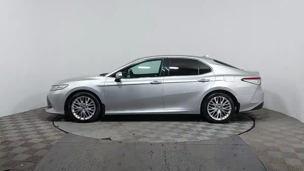 Toyota Camry 2020 года за 13 650 000 тг. в Астана