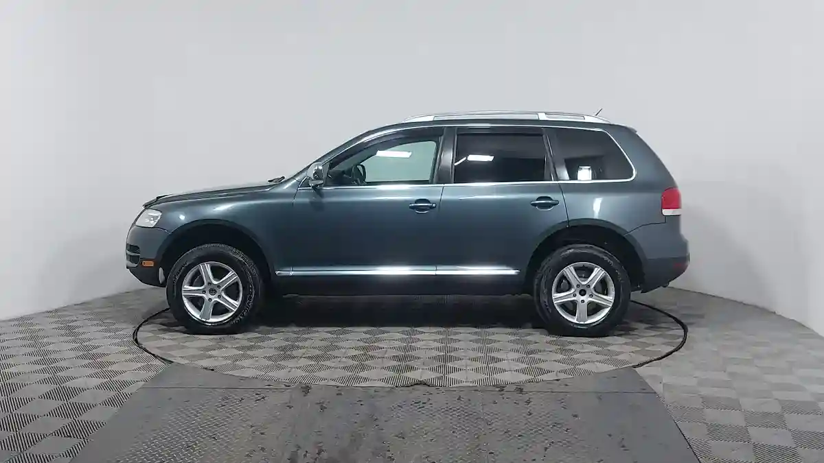 Volkswagen Touareg 2006 года за 5 150 000 тг. в Астана