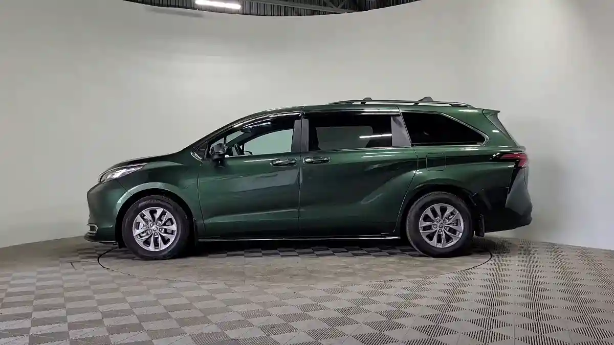 Toyota Sienna 2022 года за 20 750 000 тг. в Алматы