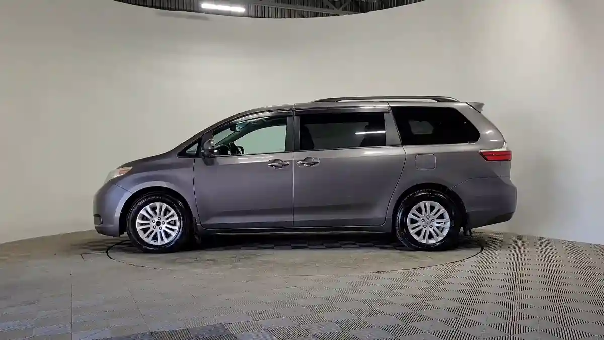 Toyota Sienna 2015 года за 12 500 000 тг. в Алматы