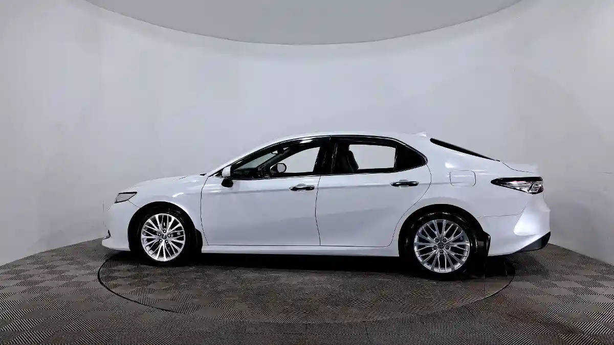 Toyota Camry 2019 года за 12 000 000 тг. в Астана