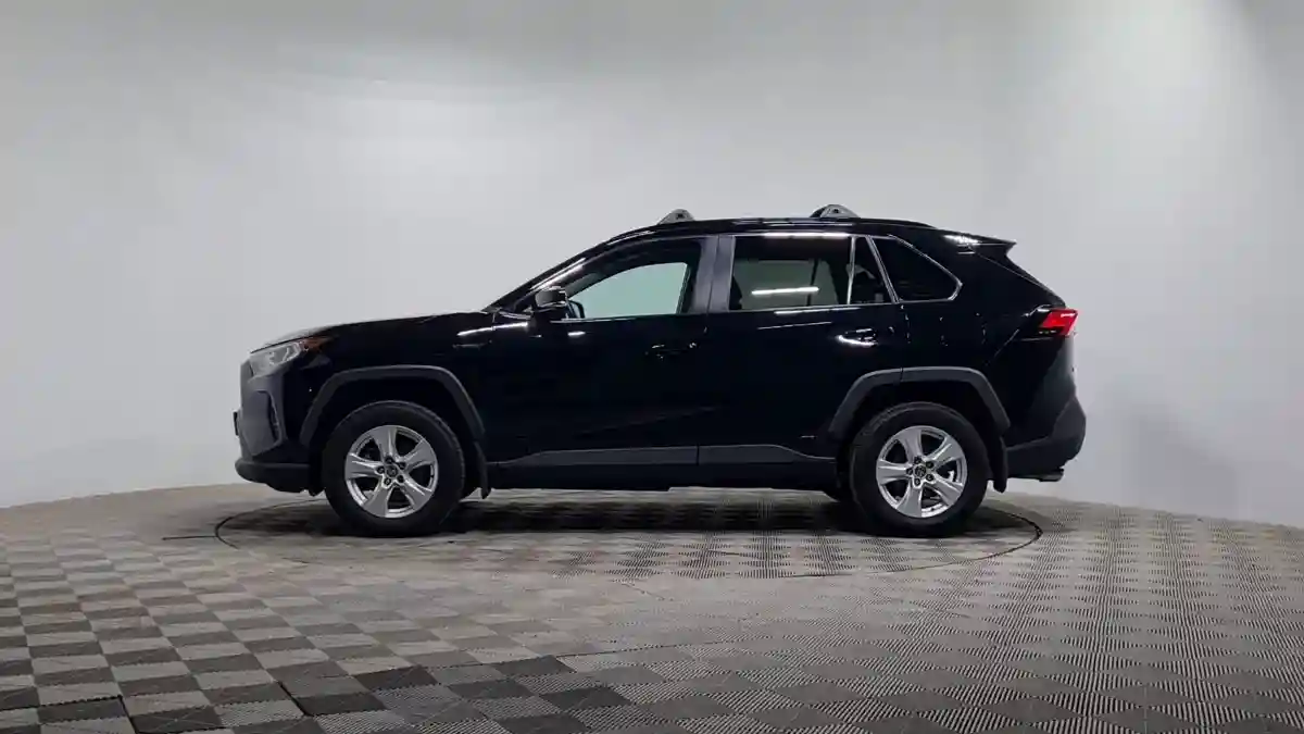 Toyota RAV4 2021 года за 16 500 000 тг. в Алматы