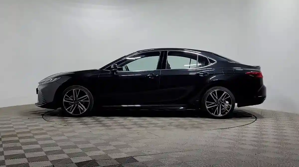 Toyota Camry 2025 года за 18 300 000 тг. в Алматы