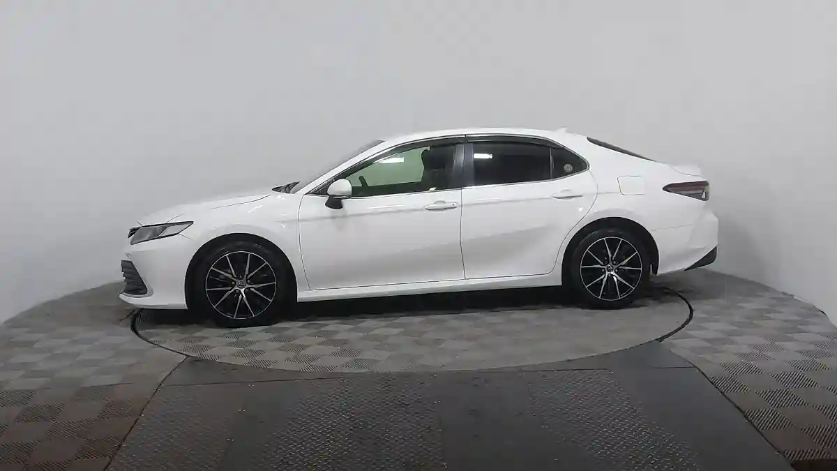 Toyota Camry 2022 года за 10 990 000 тг. в Астана