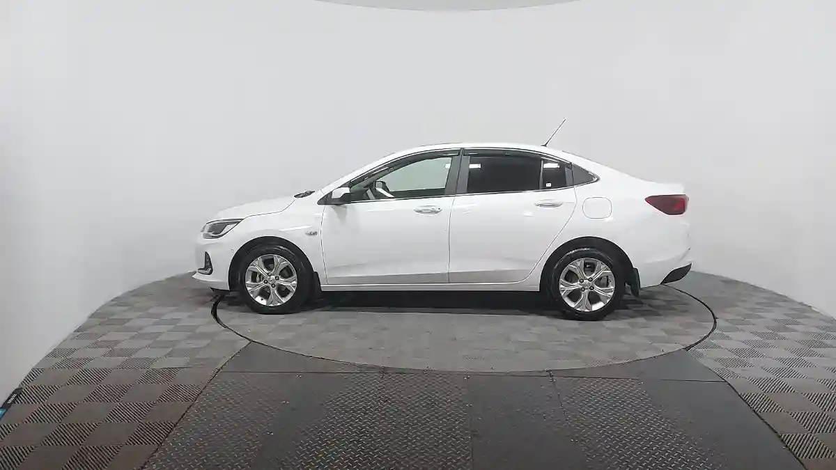 Chevrolet Onix 2024 года за 6 835 000 тг. в Астана