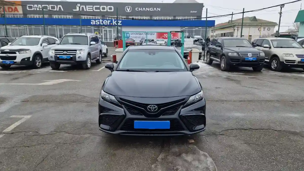 Toyota Camry 2021 года за 10 380 000 тг. в Талдыкорган