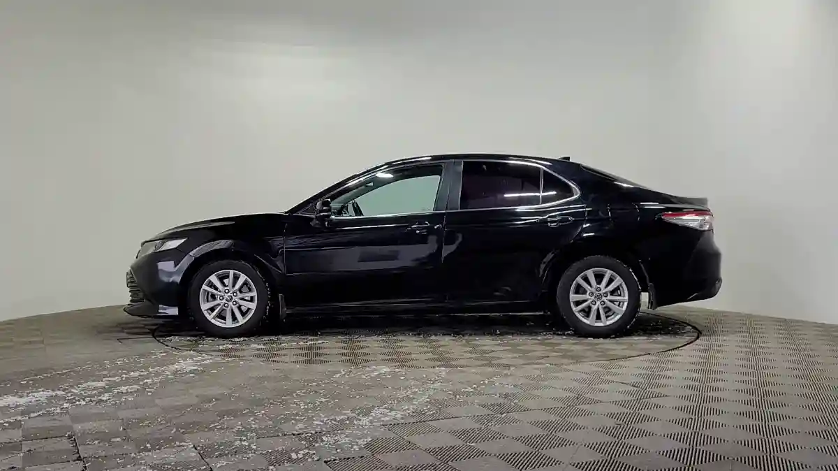 Toyota Camry 2018 года за 9 800 000 тг. в Алматы