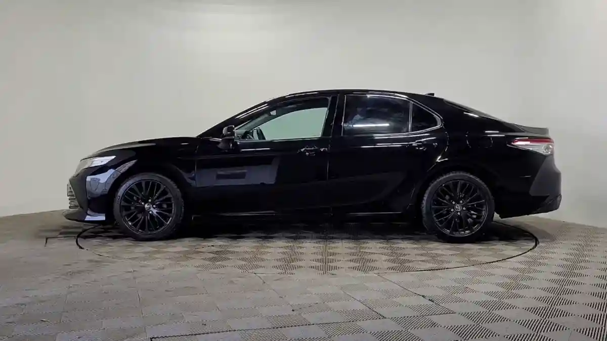 Toyota Camry 2018 года за 14 700 000 тг. в Алматы