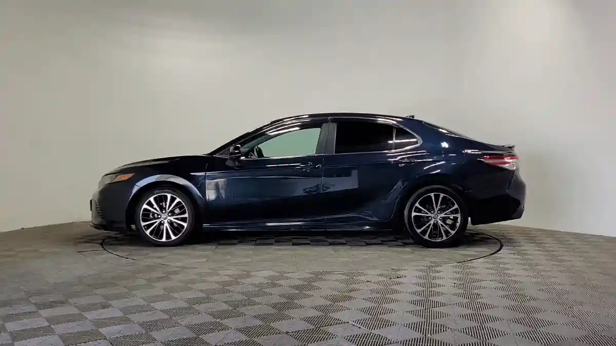 Toyota Camry 2020 года за 9 130 000 тг. в Алматы