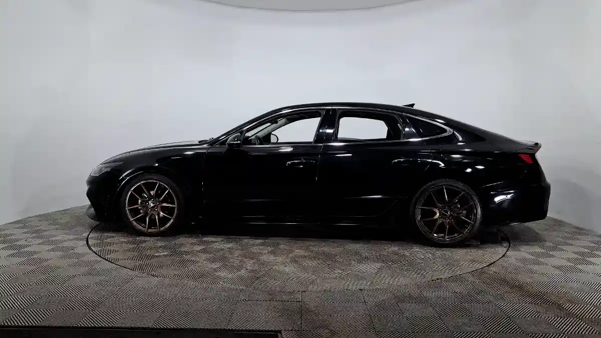 Hyundai Sonata 2019 года за 9 700 000 тг. в Астана