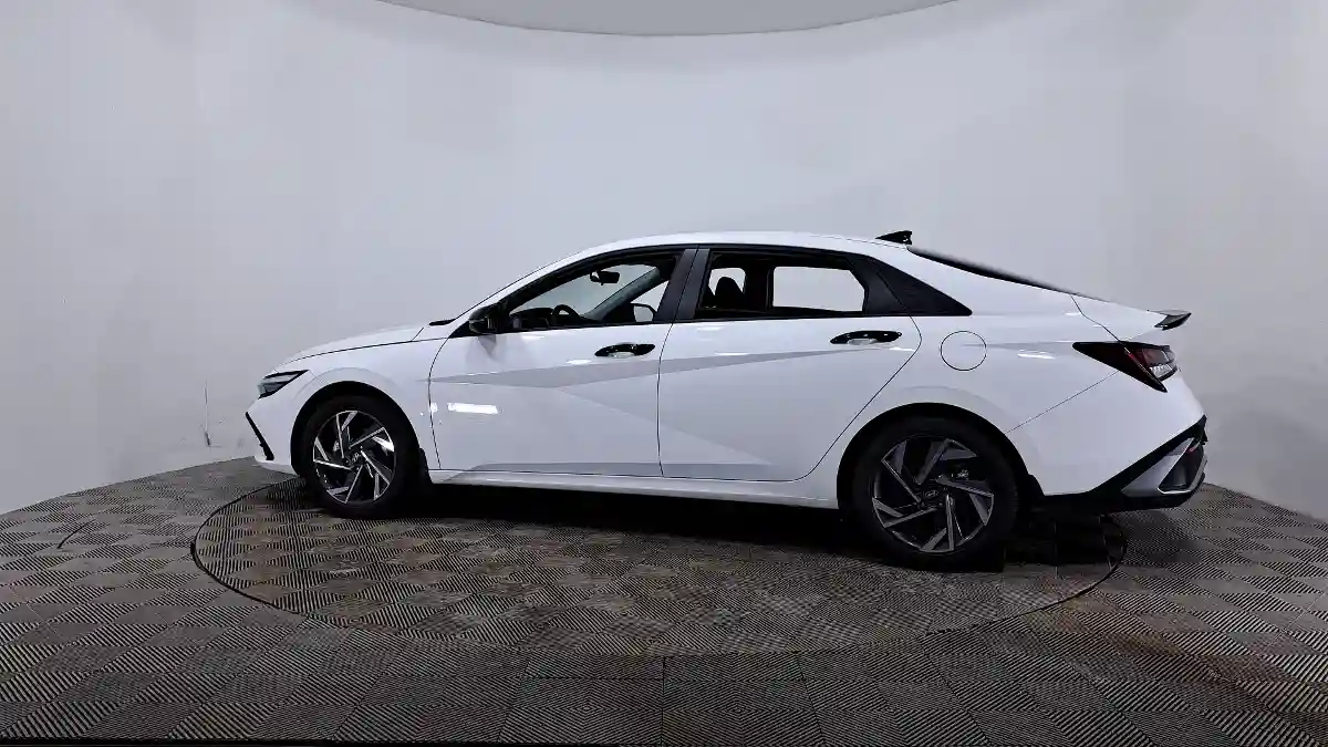 Hyundai Elantra 2024 года за 8 150 000 тг. в Караганда