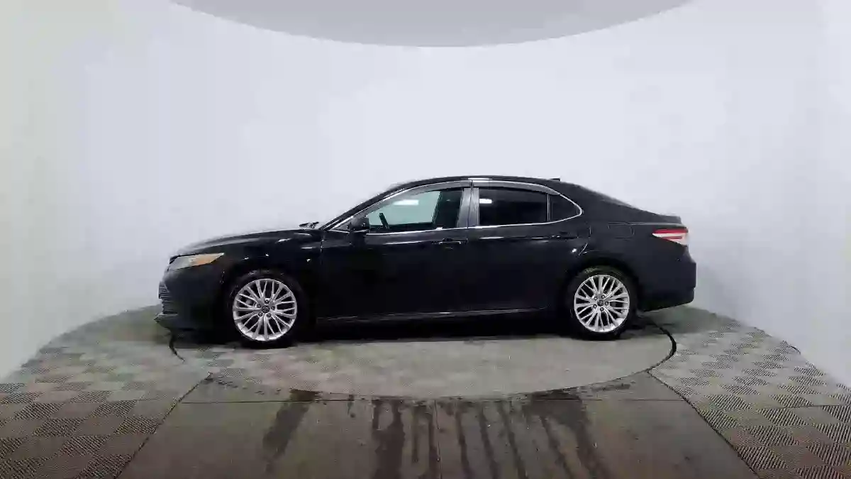 Toyota Camry 2018 года за 9 794 000 тг. в Астана