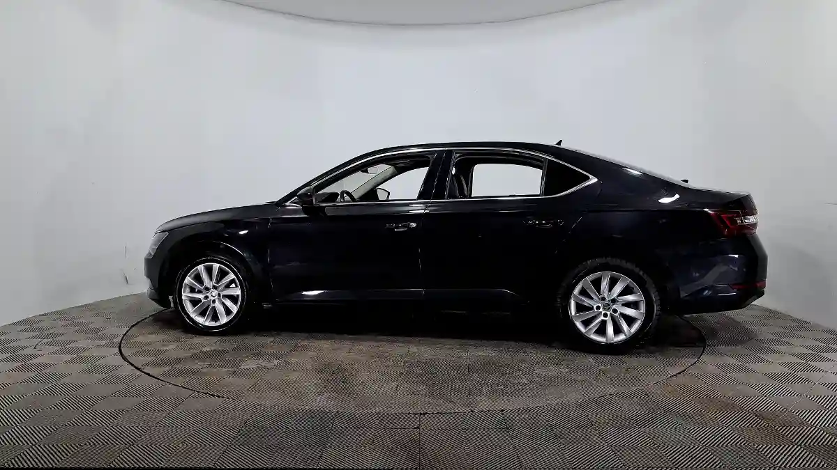 Skoda Superb 2017 года за 8 376 000 тг. в Астана