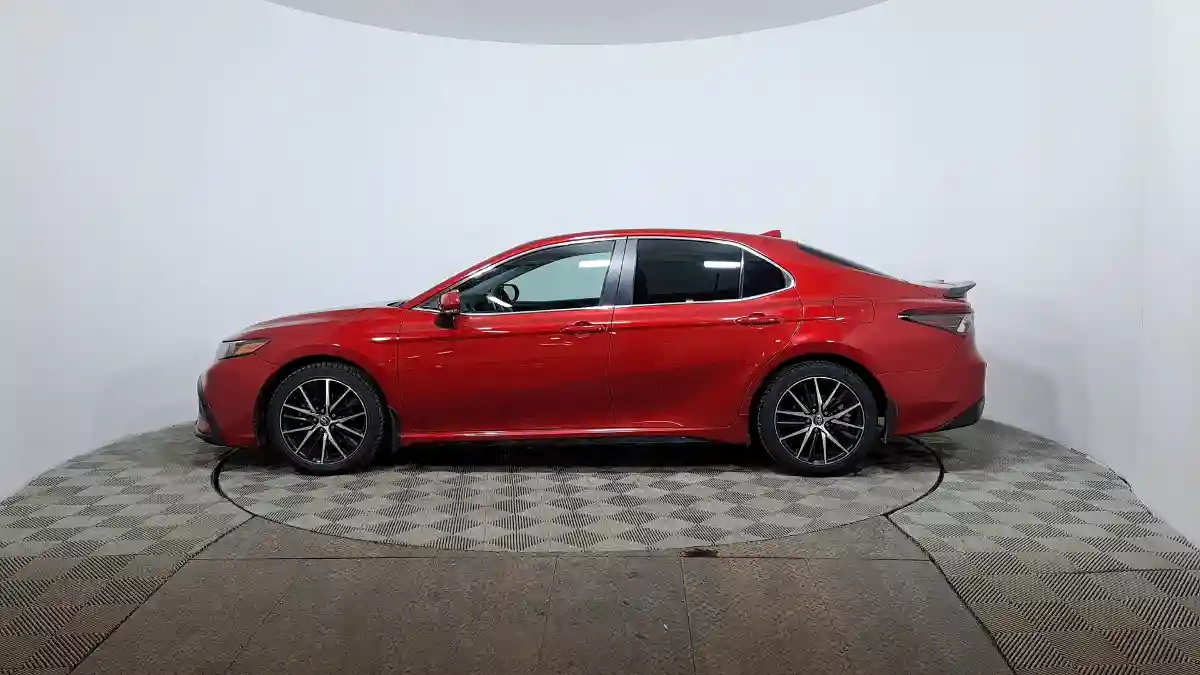 Toyota Camry 2021 года за 10 642 000 тг. в Астана