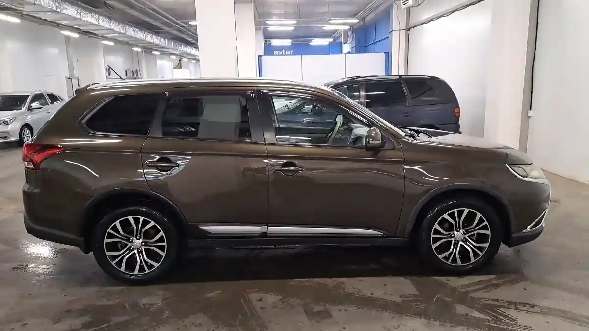 Mitsubishi Outlander 2015 года за 7 079 000 тг. в Астана